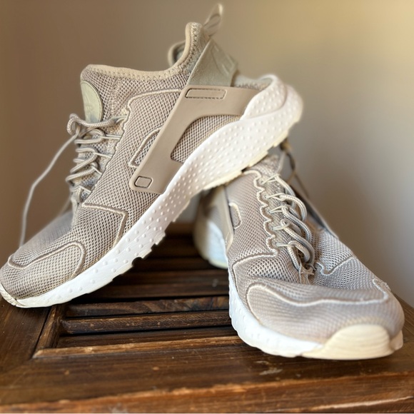 Nike Air Huarache Run Shoe Ultra Oatmeal - Women’s Size 9.5 Sneaker Neutral - Picture 1 of 7